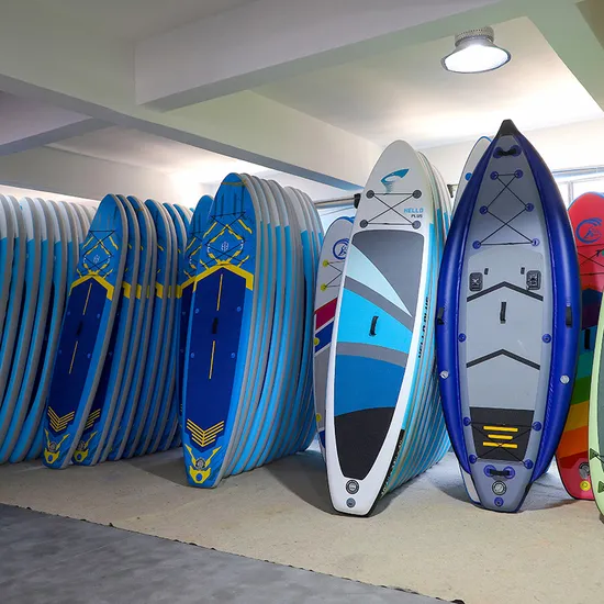 Tavola da paddle gonfiabile durevole o tavola da surf Sup con prezzo di fabbrica per gli sport acquatici